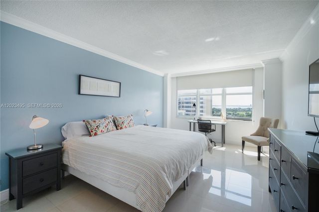 5601 Collins Ave 1420, Miami Beach, FL 33140