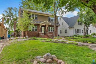 705 E 21st St, Sioux Falls, SD 57105