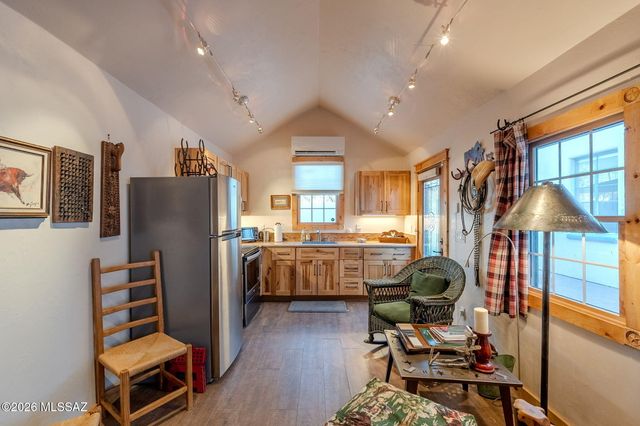 1125 E Seneca Street, Tucson, AZ 85719