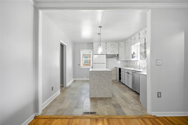 1211 68th Street, Windsor Heights, IA 50324