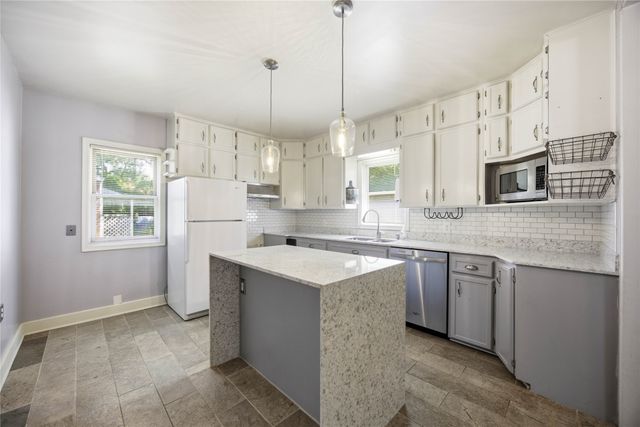 1211 68th Street, Windsor Heights, IA 50324