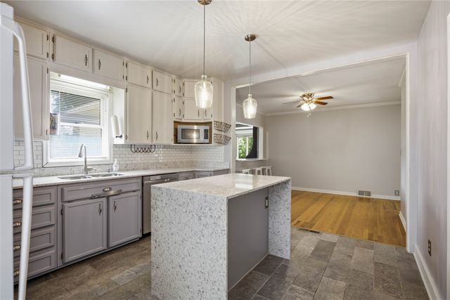 1211 68th Street, Windsor Heights, IA 50324