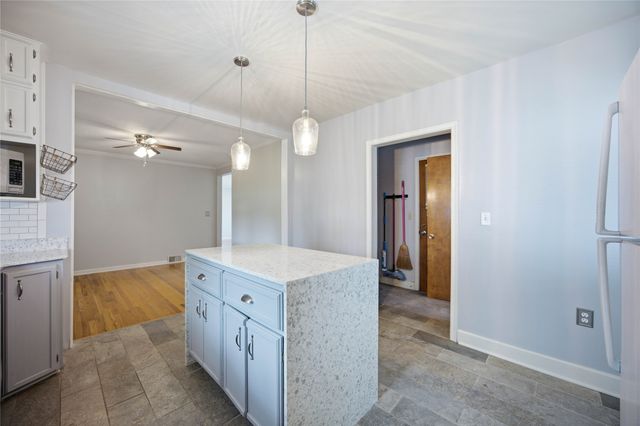 1211 68th Street, Windsor Heights, IA 50324