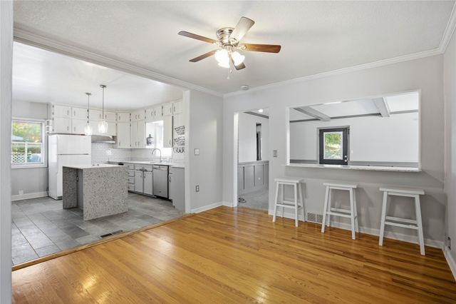 1211 68th Street, Windsor Heights, IA 50324