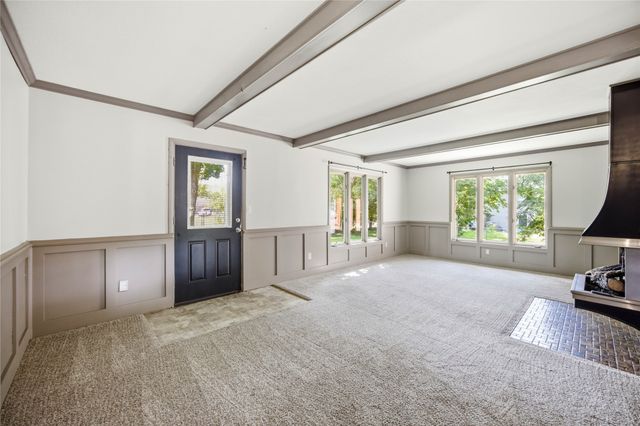 1211 68th Street, Windsor Heights, IA 50324
