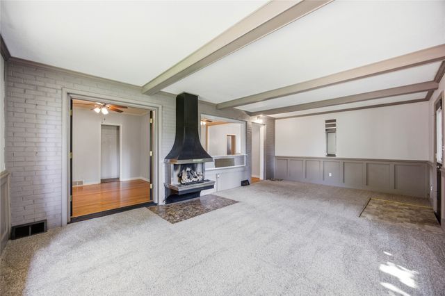 1211 68th Street, Windsor Heights, IA 50324