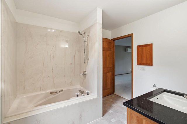 913 Sauk Ridge Trail, Madison, WI 53717