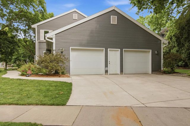 913 Sauk Ridge Trail, Madison, WI 53717