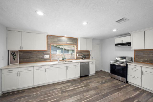 19101 Oak Canyon Drive, Conroe, TX 77385