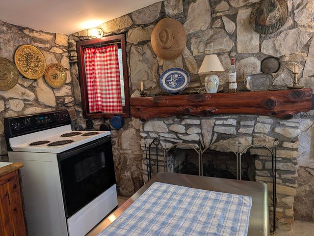 227 Cedar Point Road, Forsyth, MO 65653