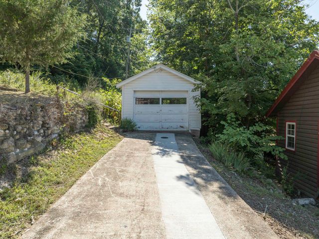 227 Cedar Point Road, Forsyth, MO 65653