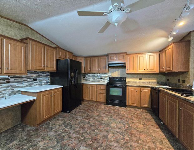 310 Vann Road C, Highlands, TX 77562