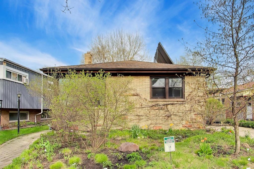 Image 1 of property listing at 325 Dodge Avenue, Evanston, IL 60202