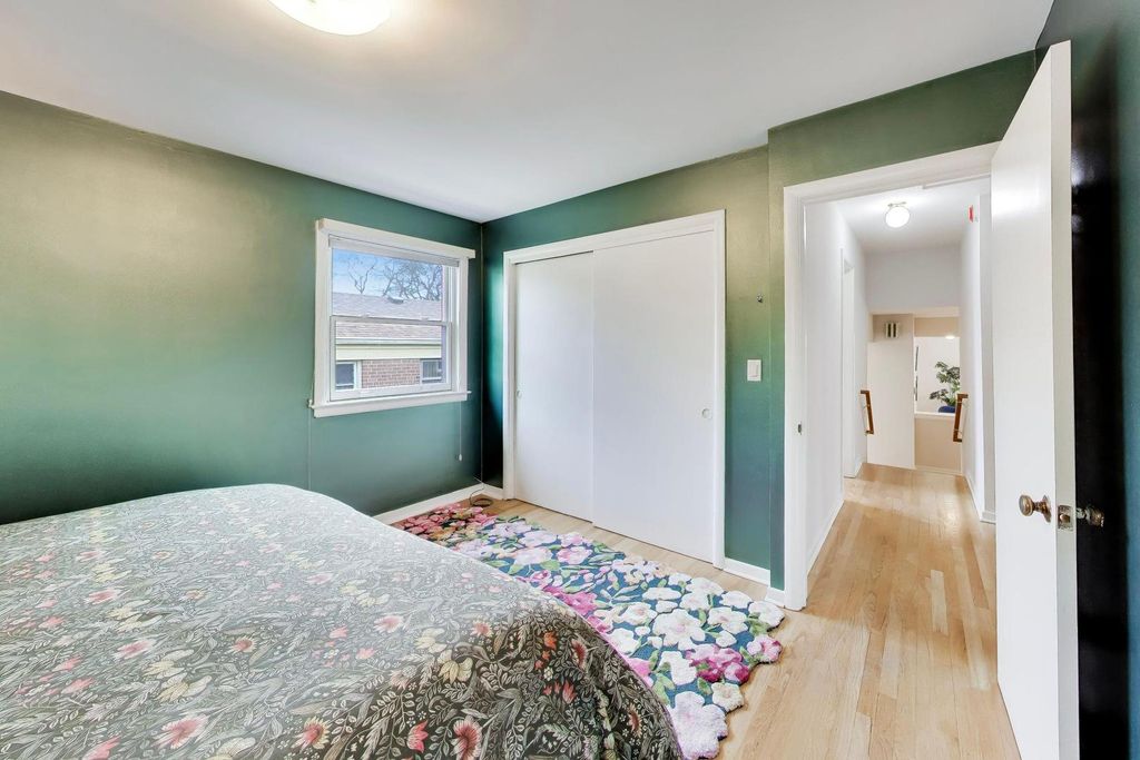 Image 17 of property listing at 325 Dodge Avenue, Evanston, IL 60202