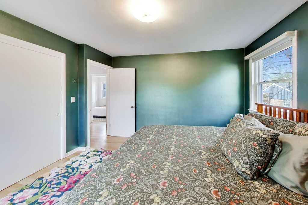 Image 18 of property listing at 325 Dodge Avenue, Evanston, IL 60202