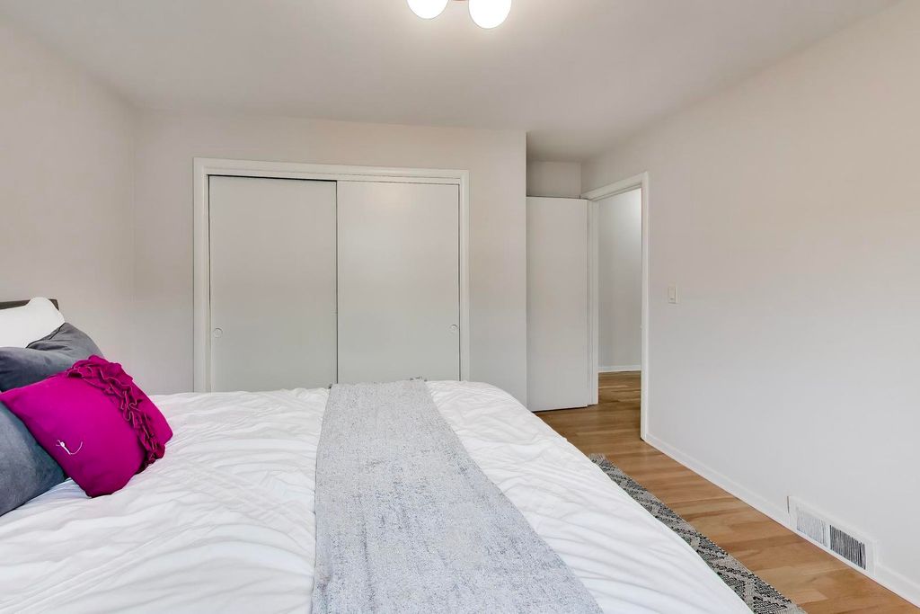 Image 20 of property listing at 325 Dodge Avenue, Evanston, IL 60202