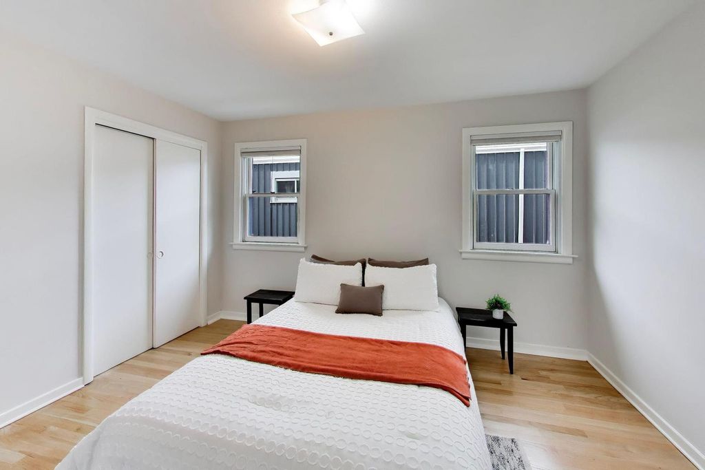 Image 21 of property listing at 325 Dodge Avenue, Evanston, IL 60202