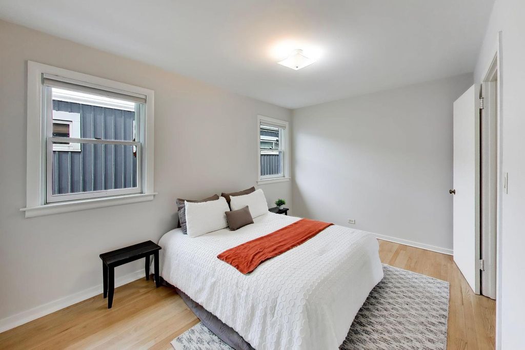 Image 22 of property listing at 325 Dodge Avenue, Evanston, IL 60202