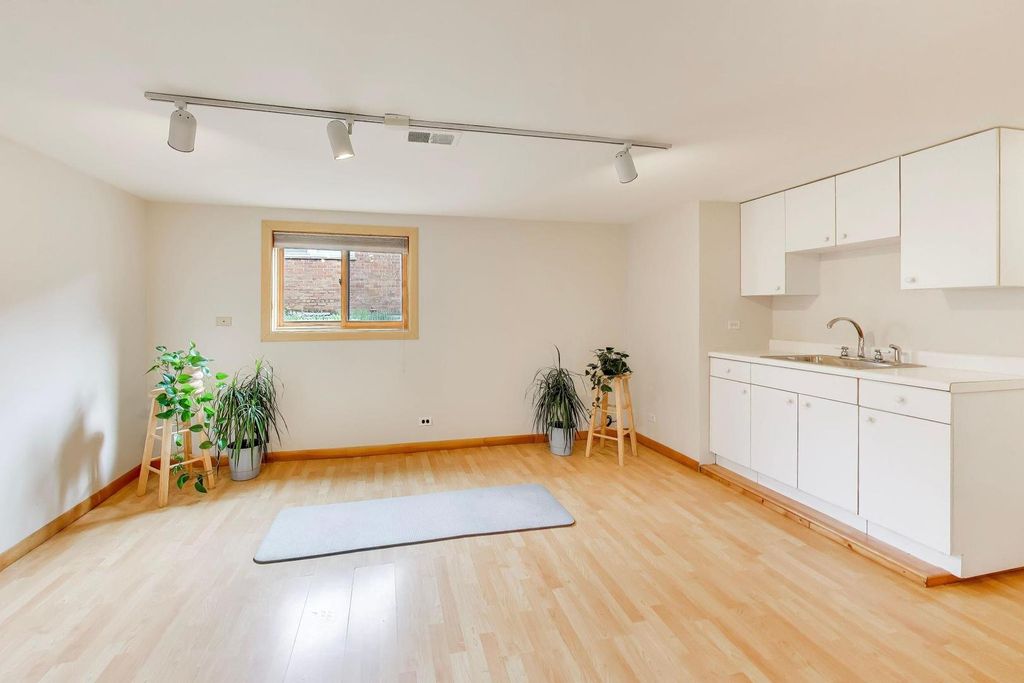 Image 26 of property listing at 325 Dodge Avenue, Evanston, IL 60202