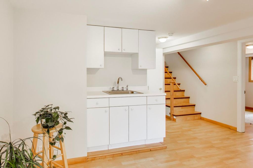 Image 28 of property listing at 325 Dodge Avenue, Evanston, IL 60202