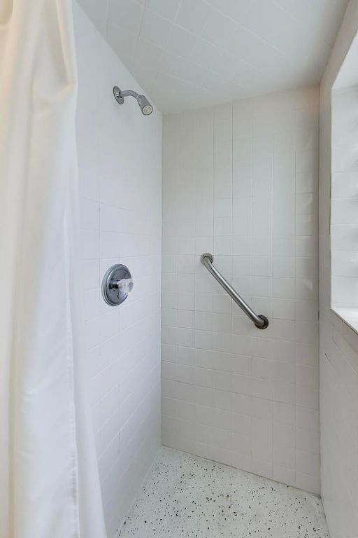 Image 32 of property listing at 325 Dodge Avenue, Evanston, IL 60202