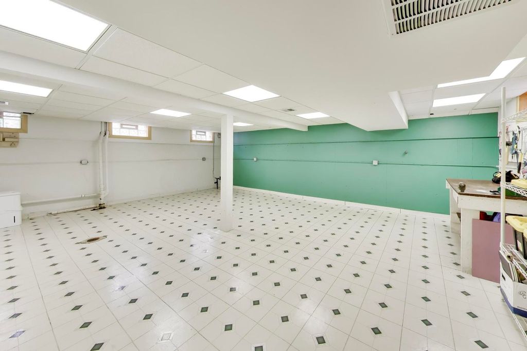 Image 33 of property listing at 325 Dodge Avenue, Evanston, IL 60202
