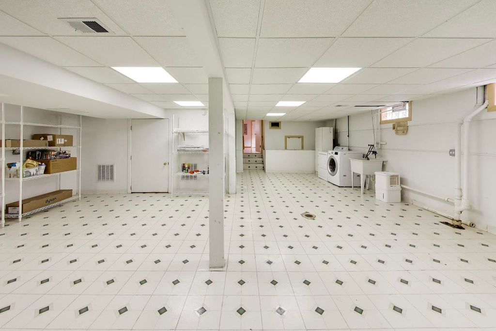 Image 34 of property listing at 325 Dodge Avenue, Evanston, IL 60202