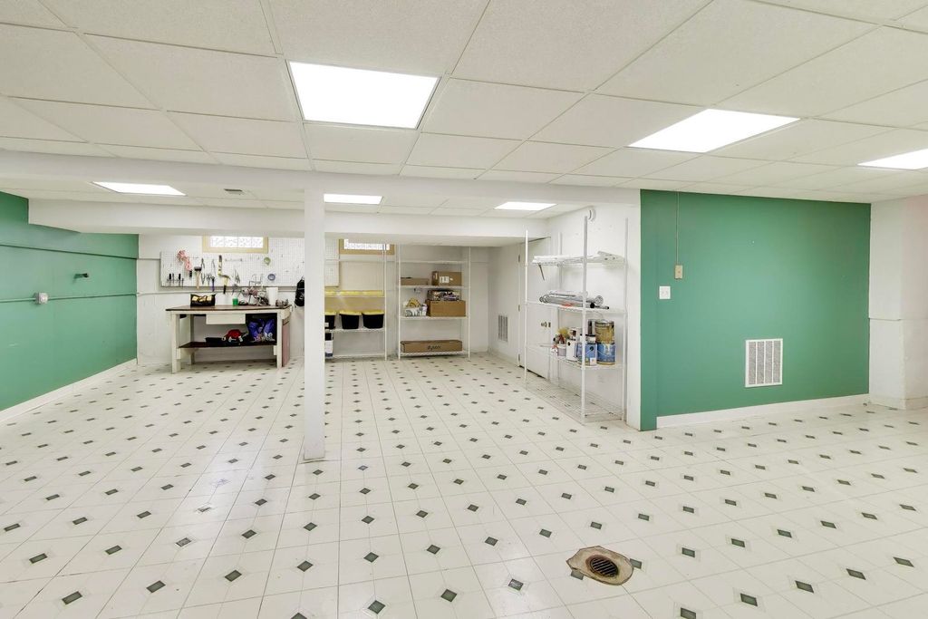 Image 35 of property listing at 325 Dodge Avenue, Evanston, IL 60202