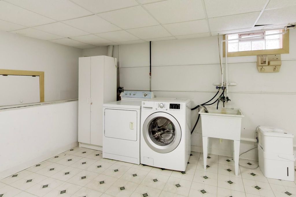 Image 36 of property listing at 325 Dodge Avenue, Evanston, IL 60202