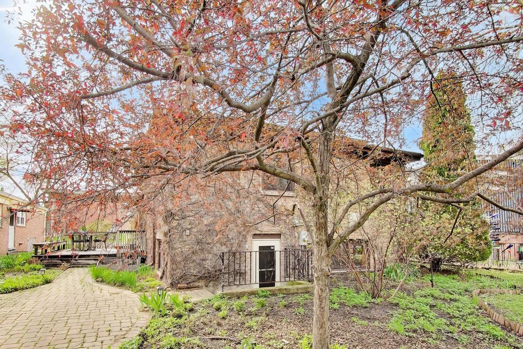 Image 41 of property listing at 325 Dodge Avenue, Evanston, IL 60202