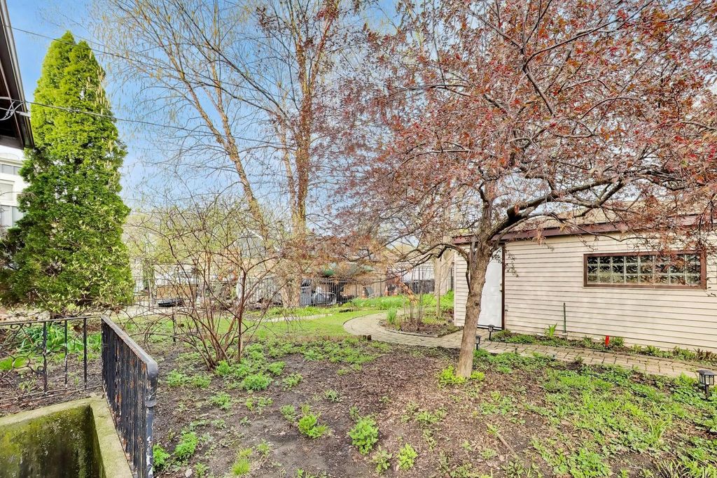Image 44 of property listing at 325 Dodge Avenue, Evanston, IL 60202