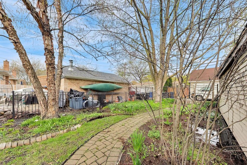 Image 45 of property listing at 325 Dodge Avenue, Evanston, IL 60202