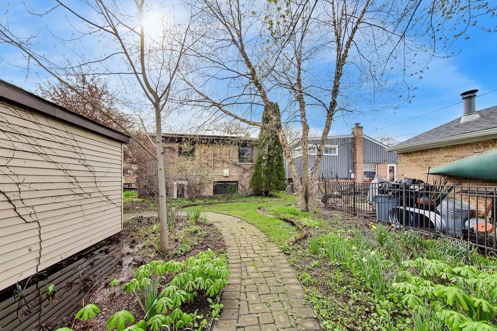 Image 46 of property listing at 325 Dodge Avenue, Evanston, IL 60202