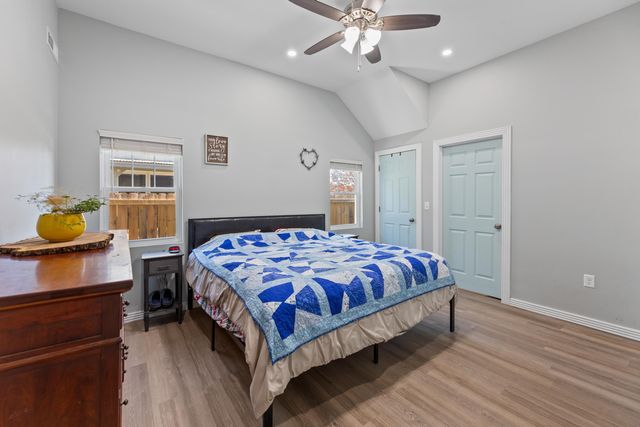 306 E Sunnydell St, Derby, KS 67037