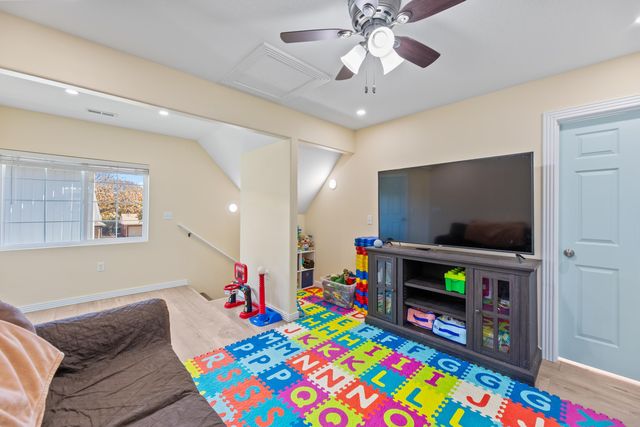 306 E Sunnydell St, Derby, KS 67037