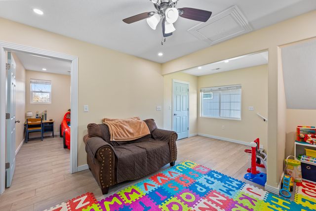 306 E Sunnydell St, Derby, KS 67037