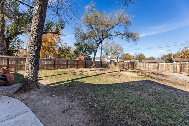 306 E Sunnydell St, Derby, KS 67037