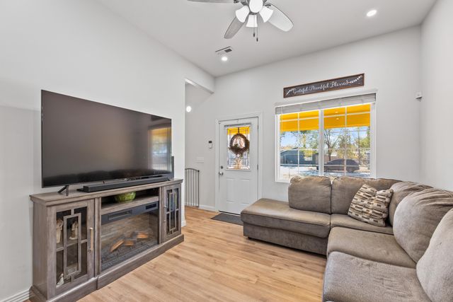 306 E Sunnydell St, Derby, KS 67037