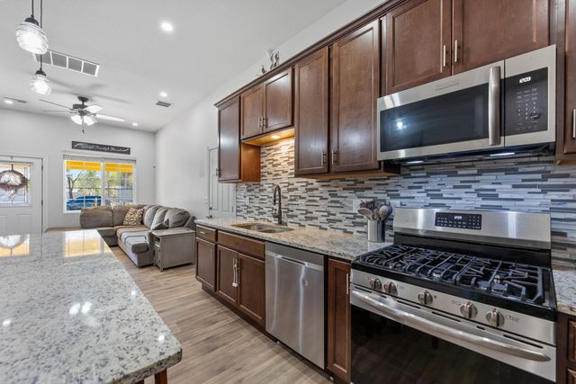 306 E Sunnydell St, Derby, KS 67037