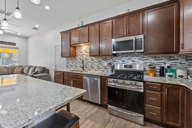 306 E Sunnydell St, Derby, KS 67037