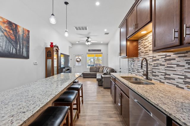 306 E Sunnydell St, Derby, KS 67037