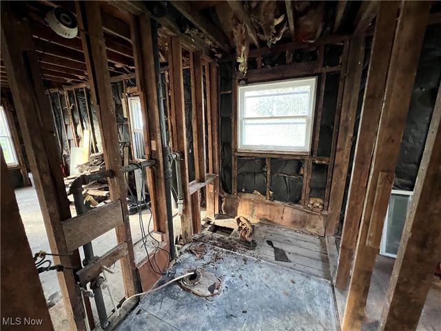 2773 Burton Street SE, Warren, OH 44484