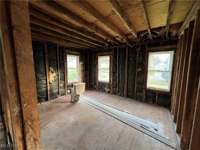 2773 Burton Street SE, Warren, OH 44484