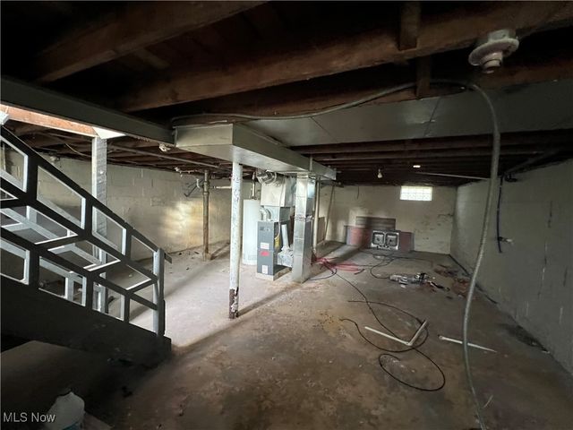 2773 Burton Street SE, Warren, OH 44484