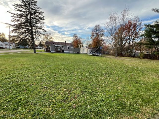 2773 Burton Street SE, Warren, OH 44484