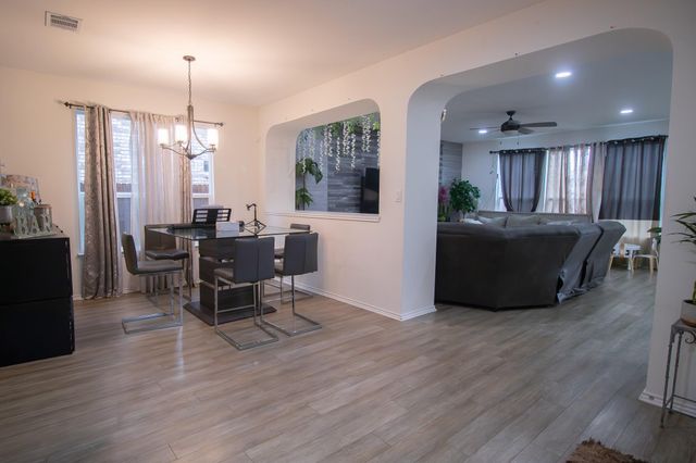 2105 Ebony Dove ST, Round Rock, TX 78664