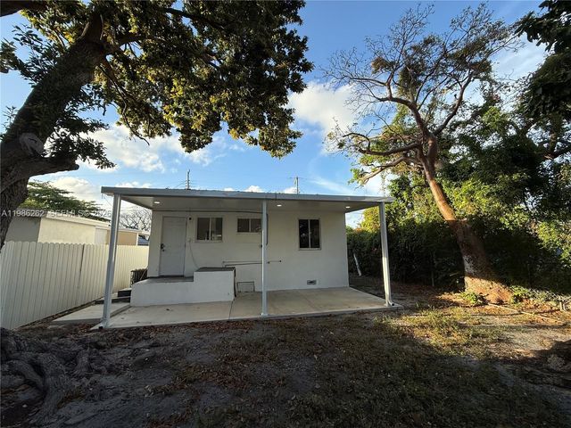 1812 NW 64th St, Miami, FL 33147