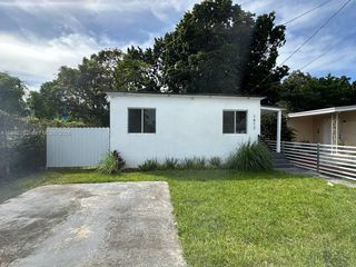 1812 NW 64th St, Miami, FL 33147