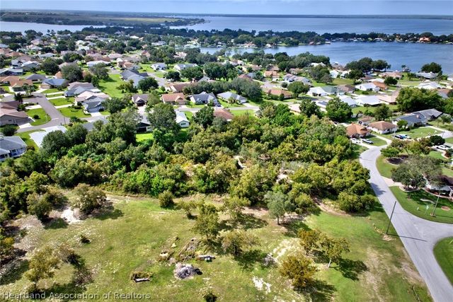 4 Lake Henry Drive, Lake Placid, FL 33852