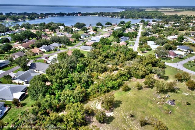 4 Lake Henry Drive, Lake Placid, FL 33852